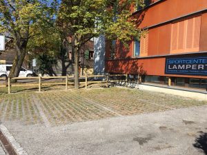 Parkplätze vor dem Sportcenter Lampert